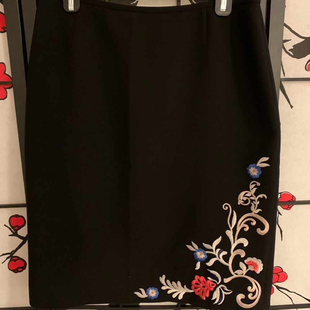 2/$20 - Tahari Embroidered skirt, size 10